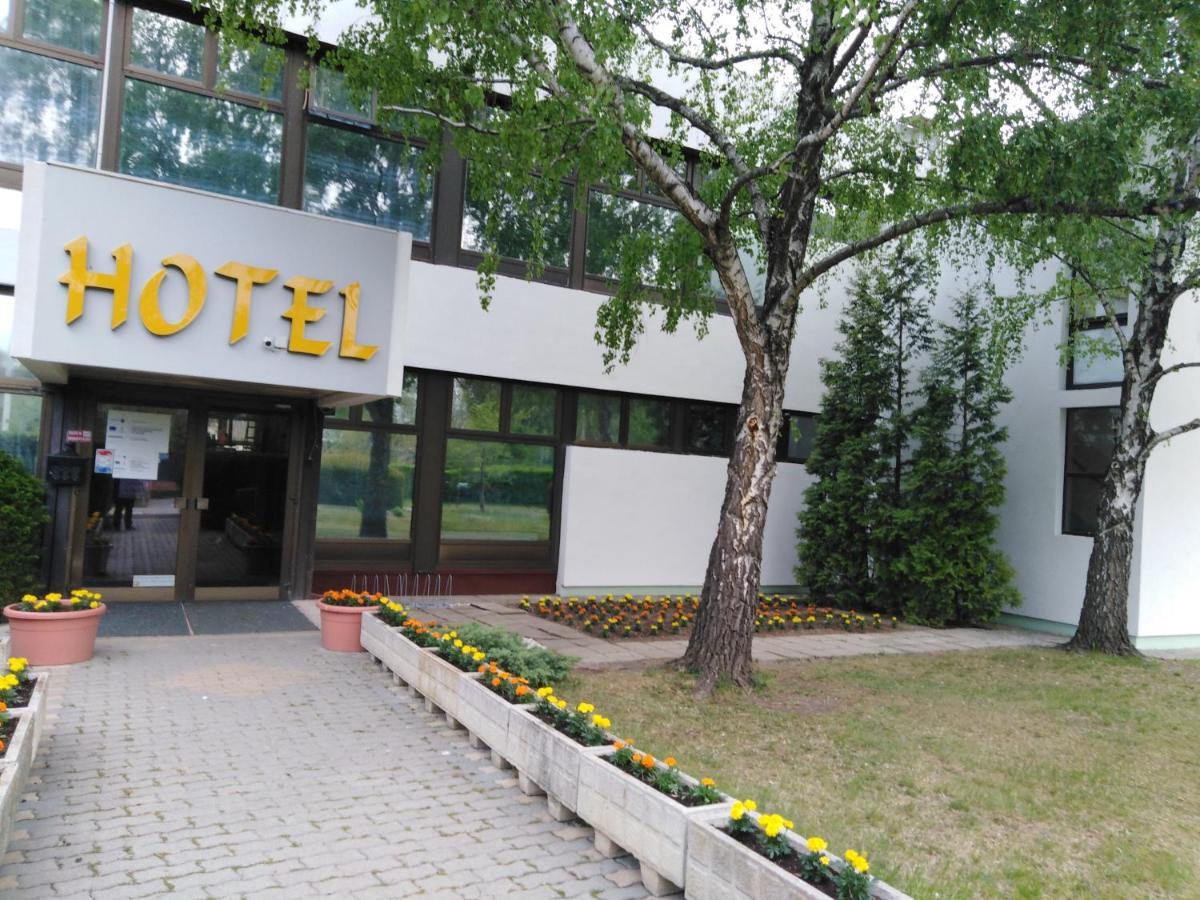 Hotel Magistern Konferencia Es Wellnesshotel Siófok Exterior foto